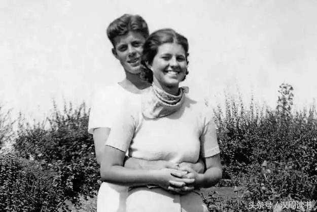 他用一根长钉从眼眶锤入那个人的头颅竟只为了治精神病