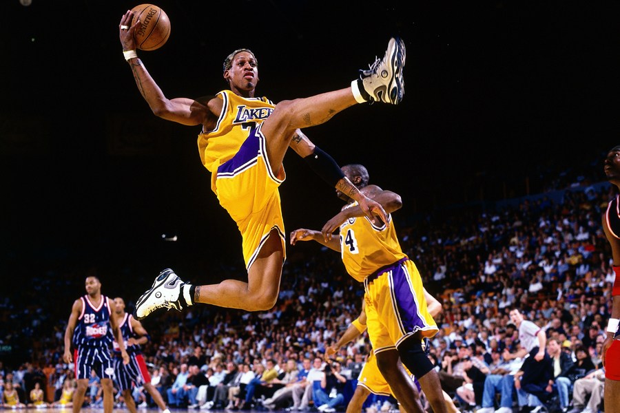 那些年科比单挑詹姆斯,回顾那些年科比的黑肘