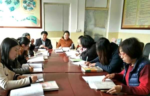 孝义市振兴街小学：蹲校视导指方向聚焦课堂促成长