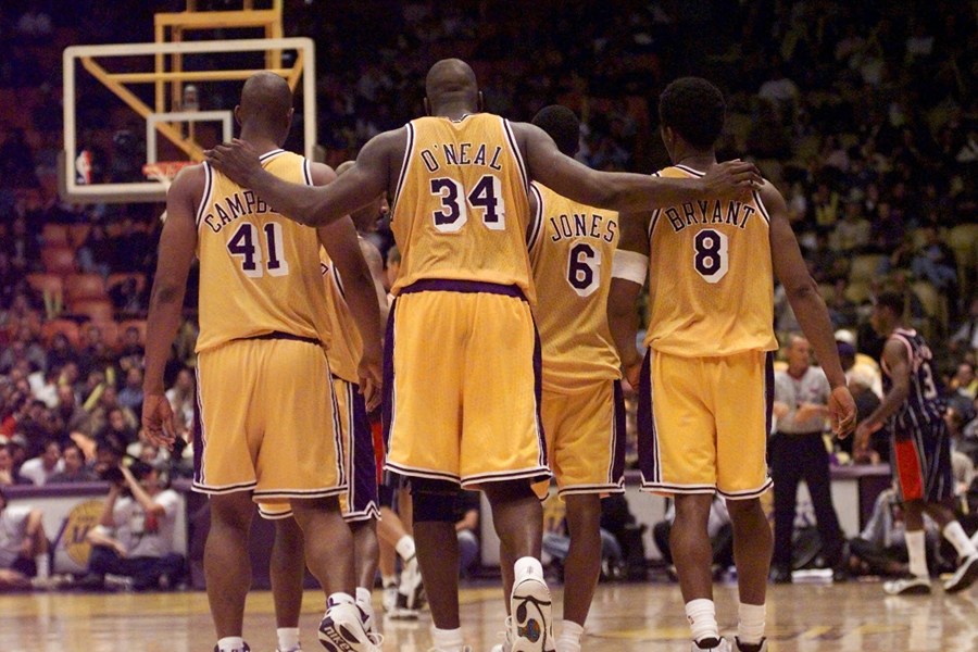 那些年科比单挑詹姆斯,回顾那些年科比的黑肘