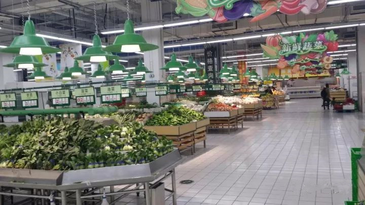 沈阳这家超市货柜空空荡荡，停业在即，两天前马云才入了股