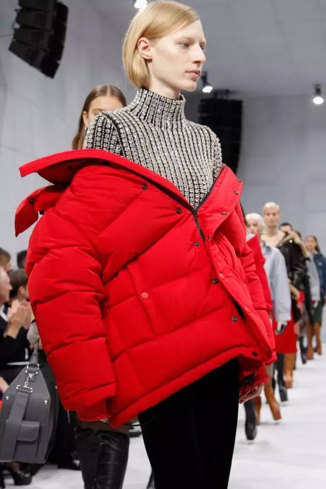 权志龙同款羽绒服穿搭,权志龙穿搭oversize