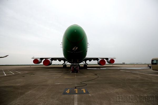 顺丰波音747降落呼和浩特,顺丰航空波音747起飞降落全过程