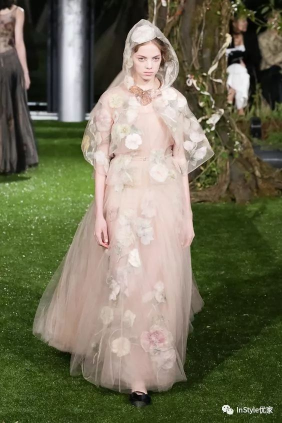 pantone公布的2018的流行色,pantone发布2018年流行色