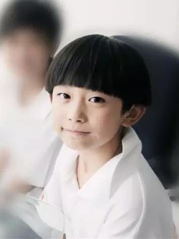 易烊千玺现在的短发发型,易烊千玺换了发型依然那么帅