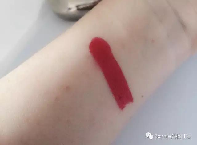 为什么我们种草的口红好看,为了口红铺了10层粉