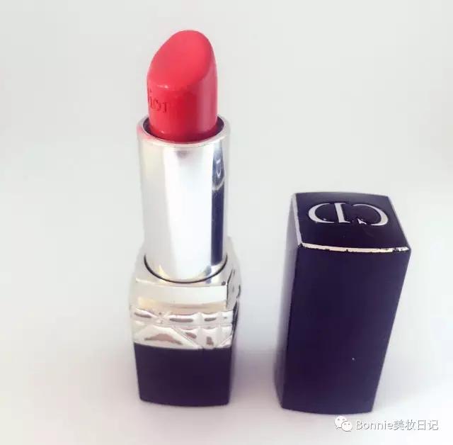 为什么我们种草的口红好看,为了口红铺了10层粉