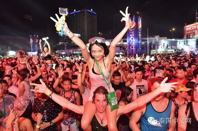 泰国泼水节中国游客,万人空巷的泰国泼水节