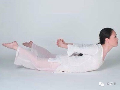 经期瘦身丰胸提臀瑜伽动作第一名,提臀紧致大腿根部内侧的瑜伽动作