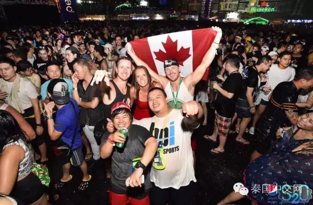 泰国泼水节中国游客,万人空巷的泰国泼水节