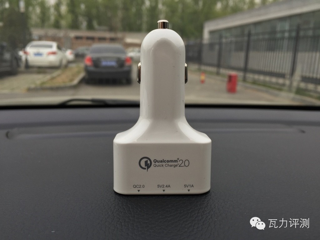 奥睿科QC2.0车载3口USB充电器评测