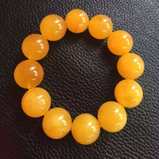 紫光灯下真假琥珀蜜蜡对比图,放大镜下怎么辨别蜜蜡琥珀真假