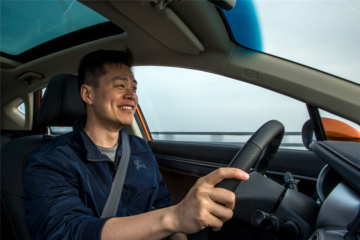 帝豪gs跟远景suv,吉利新款suv帝豪gs