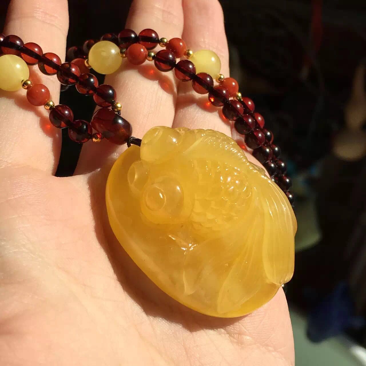 蜜蜡饰品分类怎么选,蜜蜡的鉴赏方法和鉴别