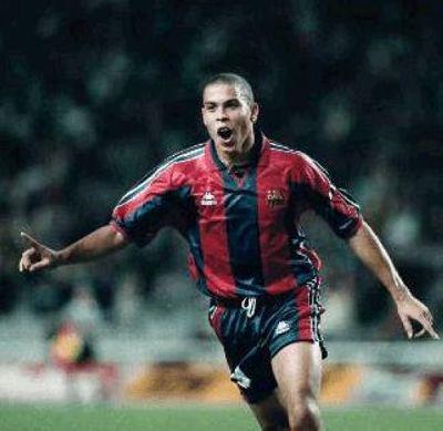 外星人罗纳尔多逆天动作,外星人罗纳尔多足球10大经典镜头