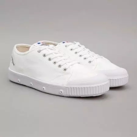 再红红不过小白鞋