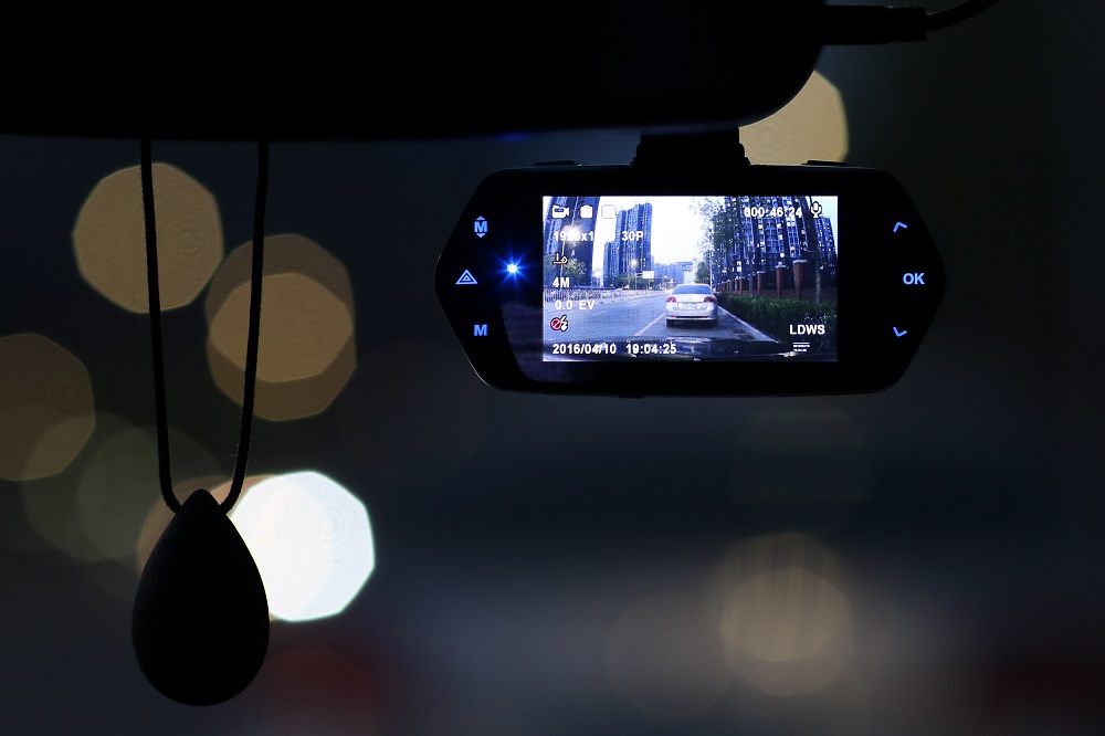 爱国者d68行车记录仪怎么样,爱国者隐藏式行车记录仪测评