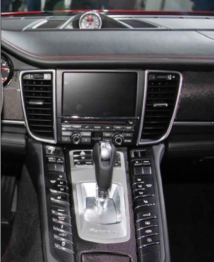 他送她一辆豪车，她却大发雷霆！只因换档就像摸裤衩。。。