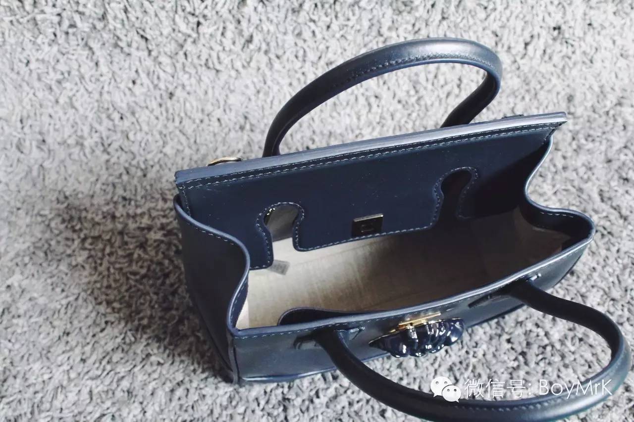 范思哲当季流行包包,范思哲包包是轻奢还是高奢