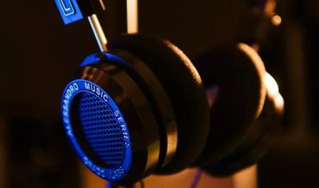 从1千到1万的声音,100到1万耳机对比