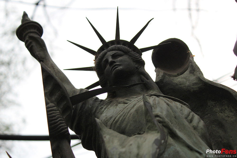 佳能eos1dxmarkiii,最适合新手的入门级单反佳能1300d