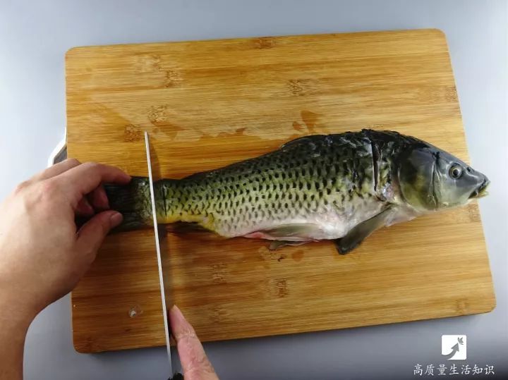 炖鱼怎么能去除土腥味儿视频,麻辣炖鱼鱼肉有土腥味怎么去除