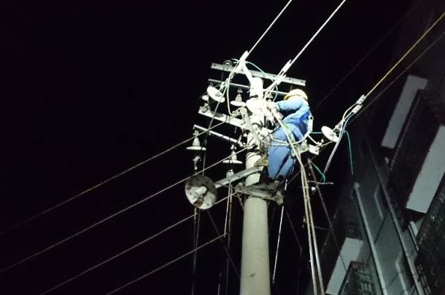 停电了应该打哪个电话号码询问,家里突然停电了没提醒怎么办