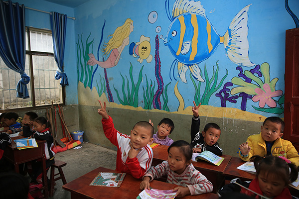 离家在外如何对待留守儿童,孩子是留守儿童父母应该这样做