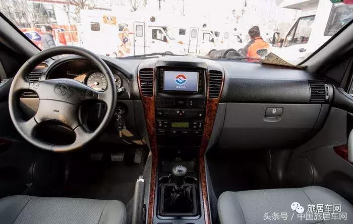 上汽大通t70单排皮卡升顶房车价格,猛禽f750越野皮卡牵引超大型房车