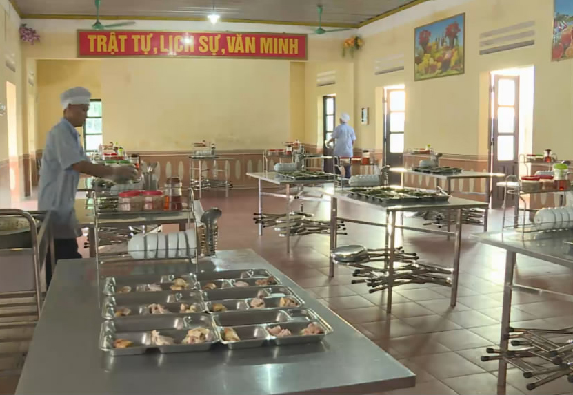 吃咋样？丰盛，健康，营养。舌尖上的保障，越南*队军**做得到，为啥