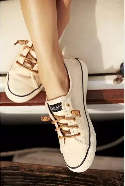 易烊千玺贝壳鞋子,易烊千玺穿的平价又潮的鞋