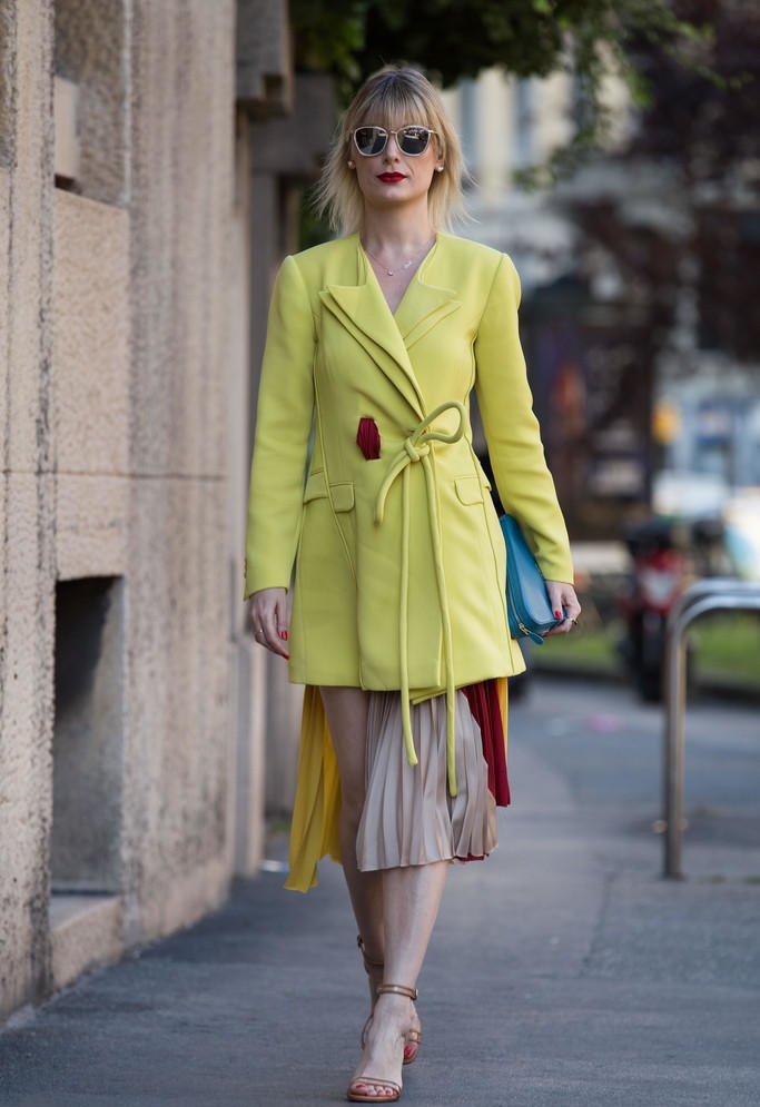 没有腰带的大衣怎么穿出高级感,带腰带的大衣怎么穿出高级感