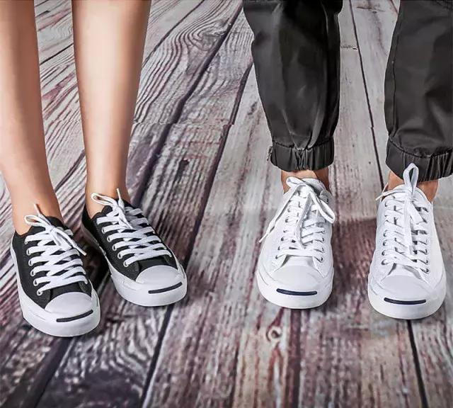 易烊千玺贝壳鞋子,易烊千玺穿的平价又潮的鞋