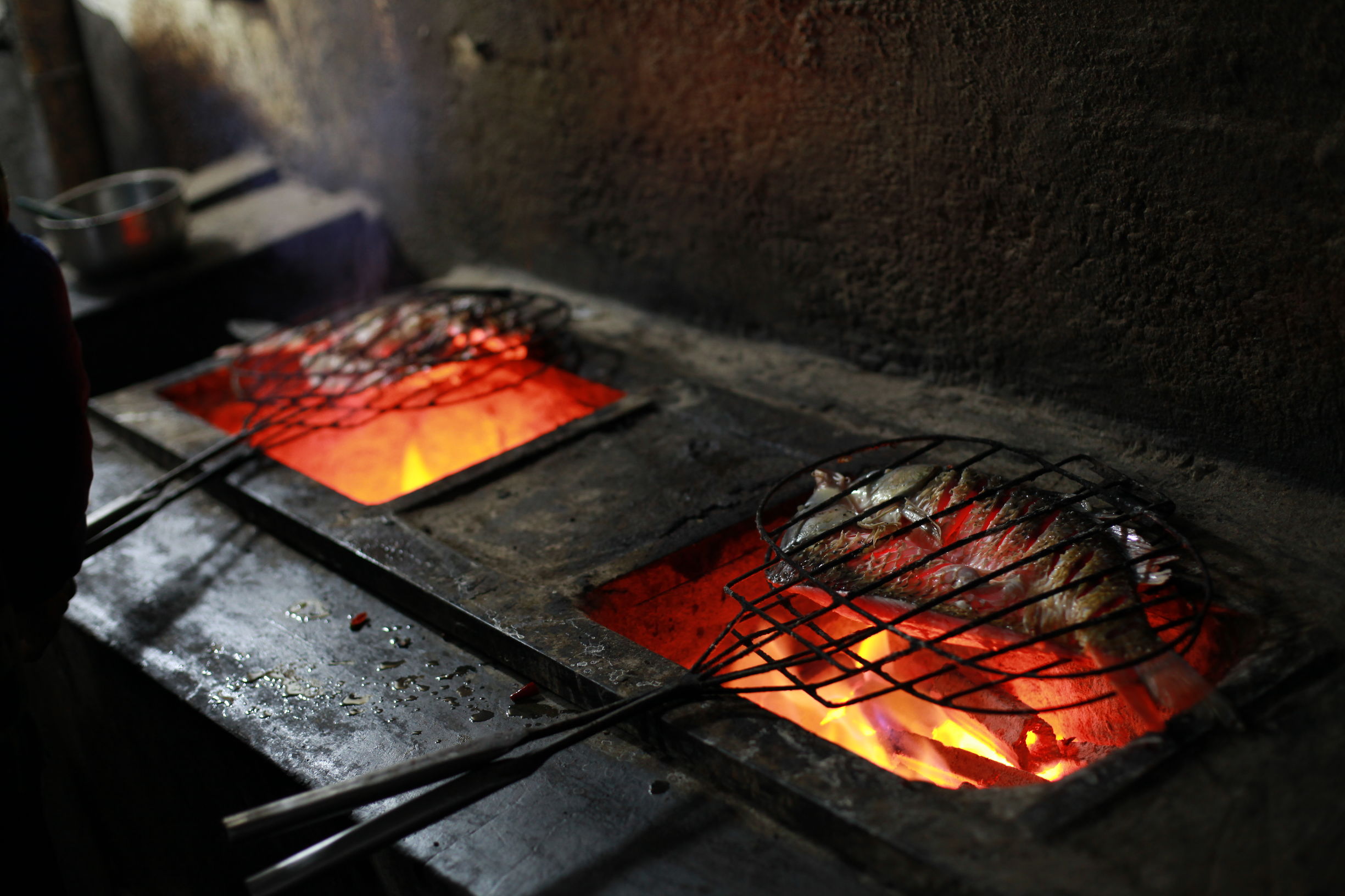 重庆美食之万州烤鱼,万州烤鱼第二届烤鱼节介绍
