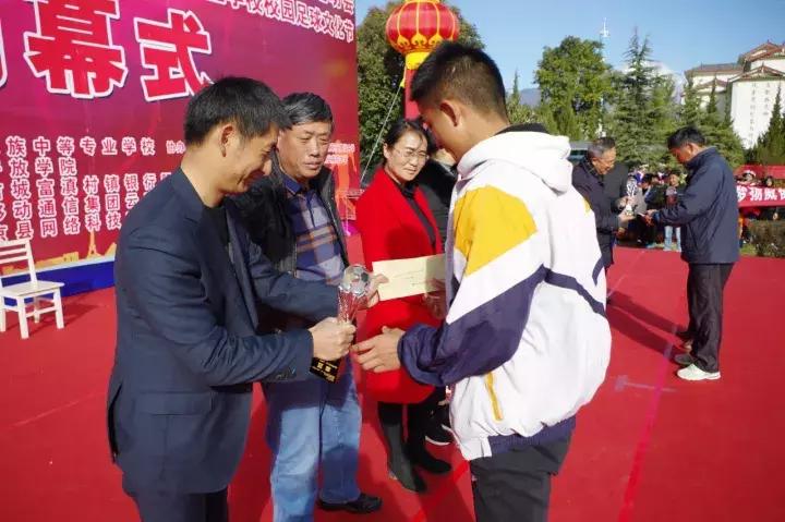 今天这个比赛落下帷幕，引起万人围观！