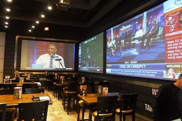 餐厅+酒吧+游戏厅+赛事直播：这家混搭餐厅“疯赚”背后的逻辑