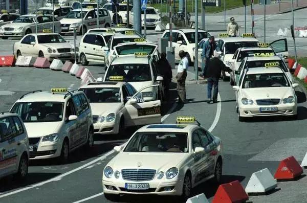 国外奔驰出租车和国内一样吗,哪个国家出租车都是奔驰宝马