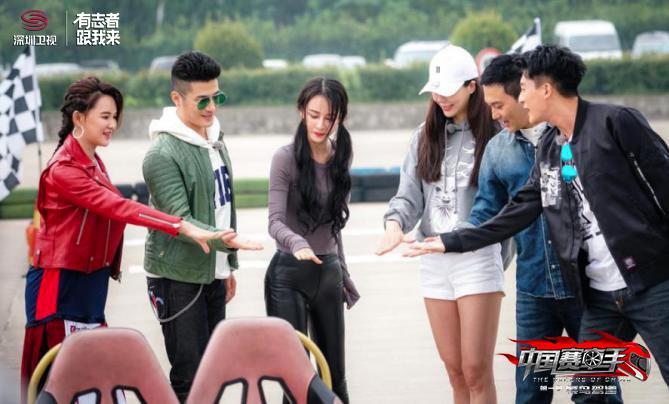 孙艺洲李佳航同台,孙艺洲即兴表演吕布