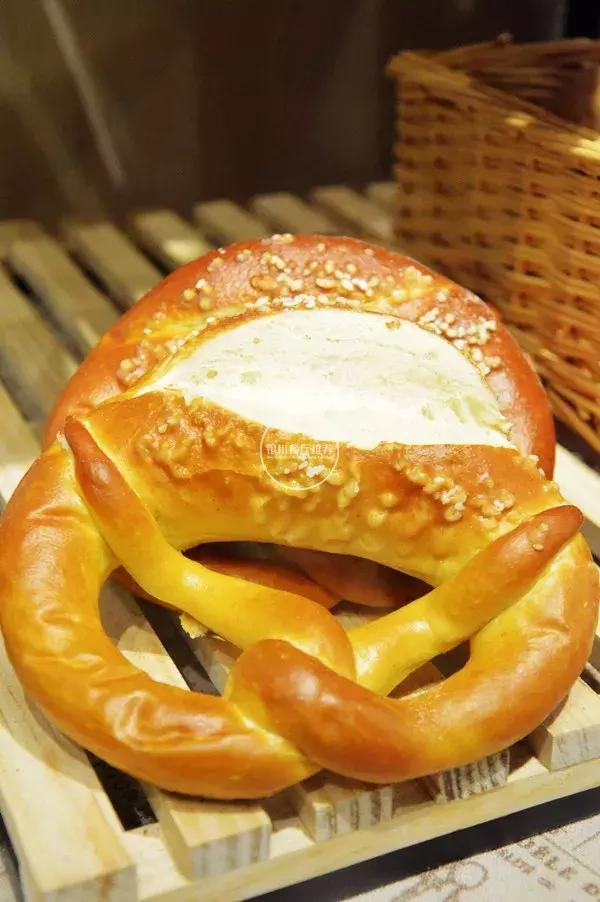 银川哪里有正宗老面包,银川巷子里的蛋糕店