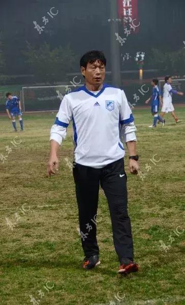 95后征战东亚杯!请踏实踢球,别再让中国足球没戏了