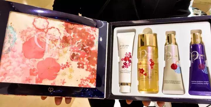 去年的衣服配不上今年的你,去年的首饰配不上今年的你了