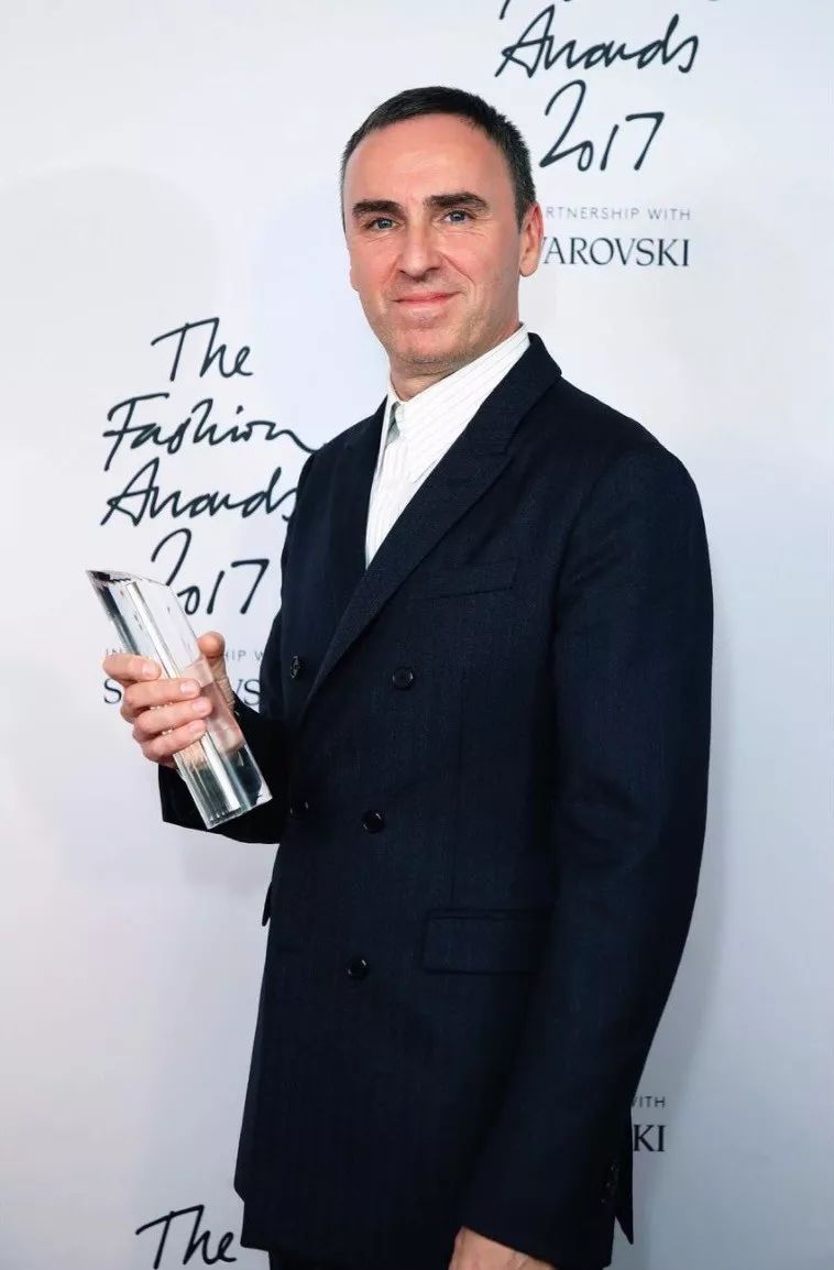 rihanna时髦精,rihanna个人品牌秀