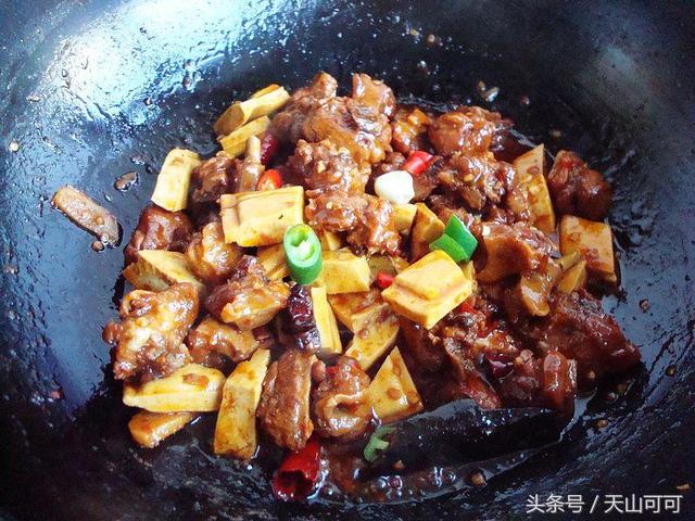 又麻又辣的干锅鸭,干锅鸭怎么做更好吃