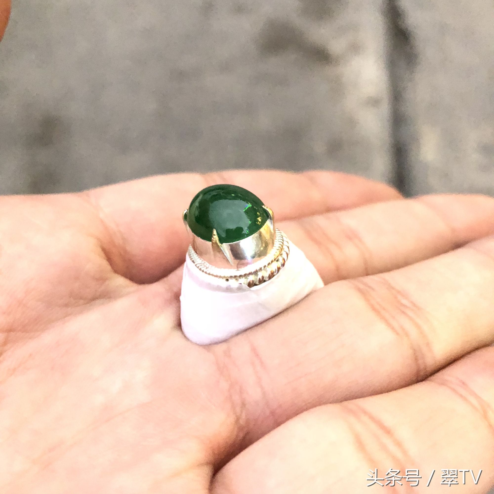 缅甸曼德勒角湾翡翠市场原石收购,缅甸角湾翡翠交易市场