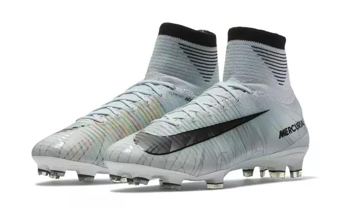 第五个！C罗金球追平梅西，耐克又为他出限量战靴了