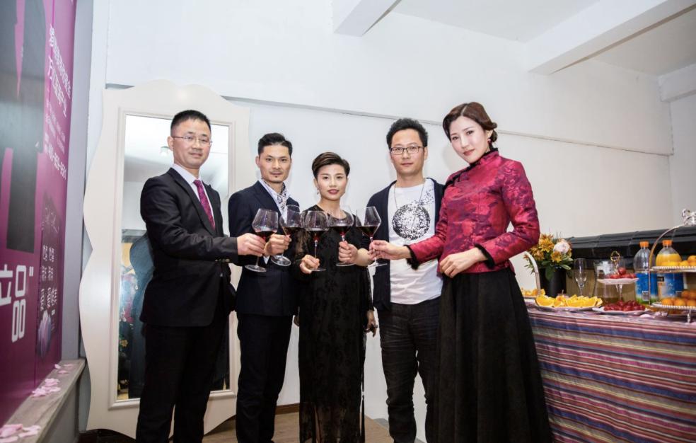 迷纱丽牵手爱唯美雪莲贴，大健康产业将引爆未来微商市场