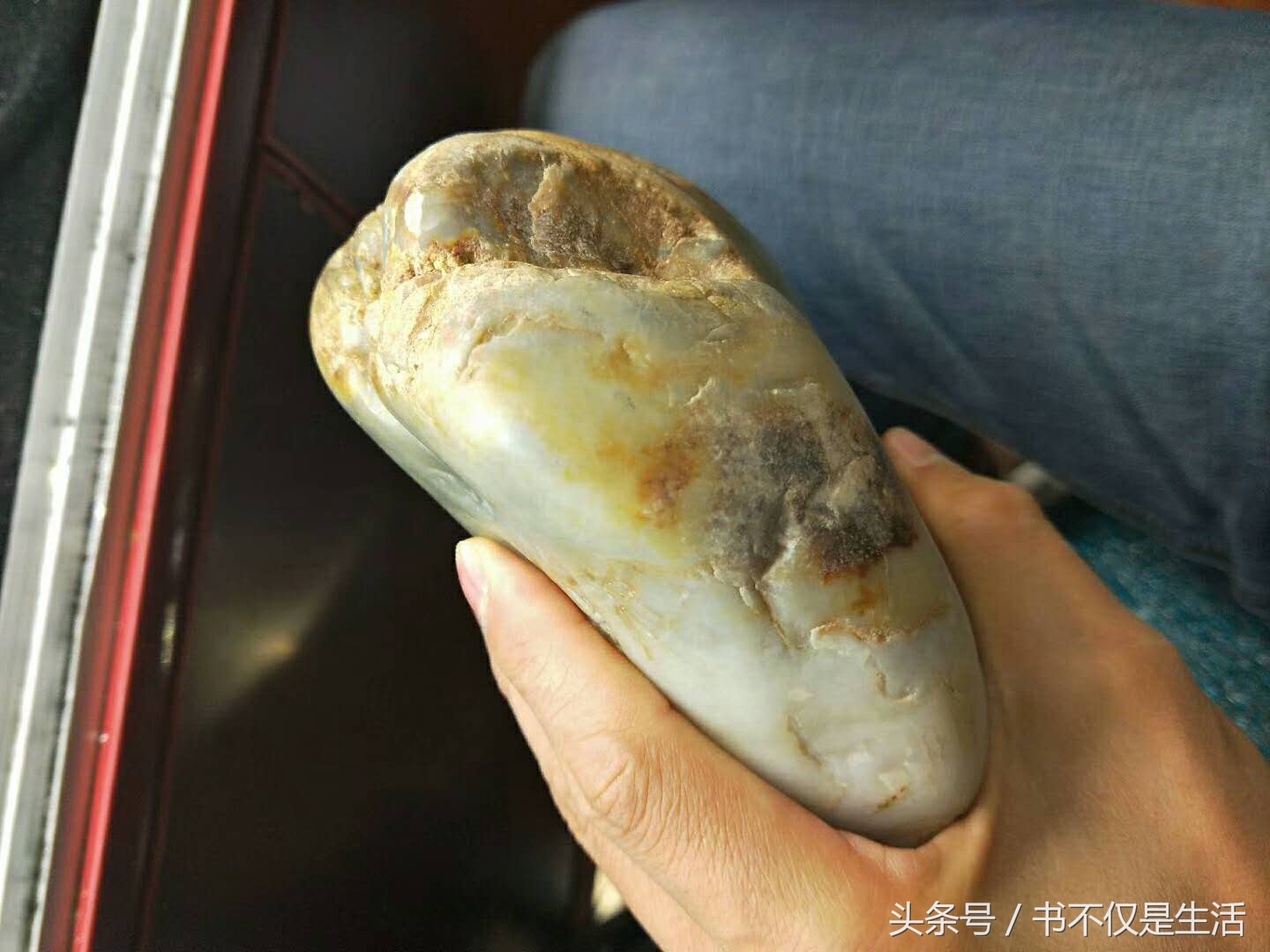 和田玉青花籽料原石摆件市场价格,珍藏级和田玉青花籽料山水画原石