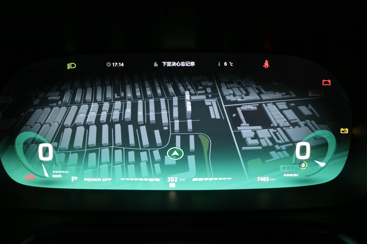 盘点雪天路滑摔倒爆笑场面,自驾游雪地上遇到突发事件