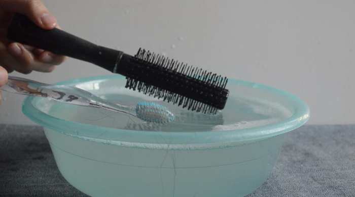 梳子上的油腻怎么洗,梳子黏黏的怎么才能去掉