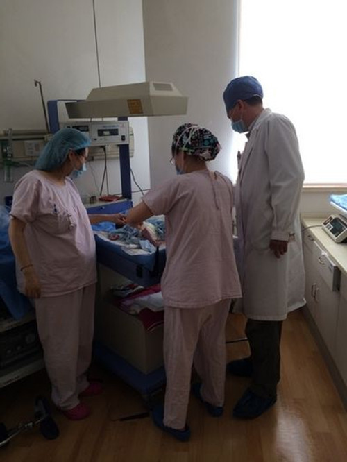 8个月宝宝腹泻6天了怎么办,8个月宝宝又拉肚子又呕吐